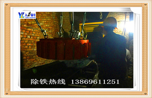 一.電磁除鐵器國(guó)家標(biāo)準(zhǔn)來(lái)區(qū)分 電磁除鐵器系列電磁除鐵器是機(jī)身和卸荷兩部分的機(jī)身,磁選機(jī)磁體設(shè)計(jì)合理,磁場(chǎng)強(qiáng)度高,磁導(dǎo)率深,適用于較厚層的場(chǎng)合鐵.它能有效防止灰塵和有害氣體腐蝕線圈,對(duì)環(huán)境和氣候具有很強(qiáng)的適應(yīng)性,在制造過程中采用特殊的密封工藝和真空干燥,使用壽命長(zhǎng). 二.電磁除鐵器功率 1.選用三相交流感應(yīng)電動(dòng)機(jī)的結(jié)構(gòu)型式和結(jié)構(gòu)簡(jiǎn)單,成本低,維修方便,可直接連接到三相交流電網(wǎng),這種電磁除鐵器最先廣泛應(yīng)用于工業(yè),優(yōu)先. Y系列電機(jī)是一種通用型風(fēng)冷三相異步電動(dòng)機(jī),效率高,性能好,噪聲低,振動(dòng)小.適用于不易燃,非爆炸,無(wú)特殊要求.以上因素,在滿足磁場(chǎng)要求的前提下,選擇Y系列電機(jī). 2.確定功率1.工作機(jī)器所需功率Pw(kW)Pw = Fw×Vw /(1000ηw)Pw已指定為2kW,Vw也被指定為0.01m / s, ,知道ηw= 0.96,所以找到Fw = 192000N. H = 0.96 * 0.99 * 0.99 * 0.99 = 0.93η1是鏈條傳動(dòng)效率,η2η3是兩個(gè)滾動(dòng)軸承的傳動(dòng)效率,η4是聯(lián)軸器的傳動(dòng)效率. 3.所需的電機(jī)功率Pd(kW)根據(jù)下式,工作機(jī)所需的電機(jī)功率和變速箱裝置的總效率Pd = Pw /η= 2 / 0.93 = 2.15 kW 4.電機(jī)額定功率Pm按Pm ≥Pd = 2.15 kW選擇電機(jī)型號(hào). 5.速度確定同步速度低,電機(jī)極數(shù)低,體積小,重量輕,價(jià)格高,但可使驅(qū)動(dòng)傳動(dòng)比和結(jié)構(gòu)尺寸減小,從而降低變速器制造成本.最常用的,市場(chǎng)上同步速度最大的是1500 r / min和1000 r / min的電機(jī),設(shè)計(jì)優(yōu)先.因此,從表17-7中選擇Y112M-6電機(jī),同步轉(zhuǎn)速1000 r / min,6極,額定功率2.2 kW,滿負(fù)載轉(zhuǎn)速940(r / min),額定轉(zhuǎn)矩2.0,質(zhì)量45kg.