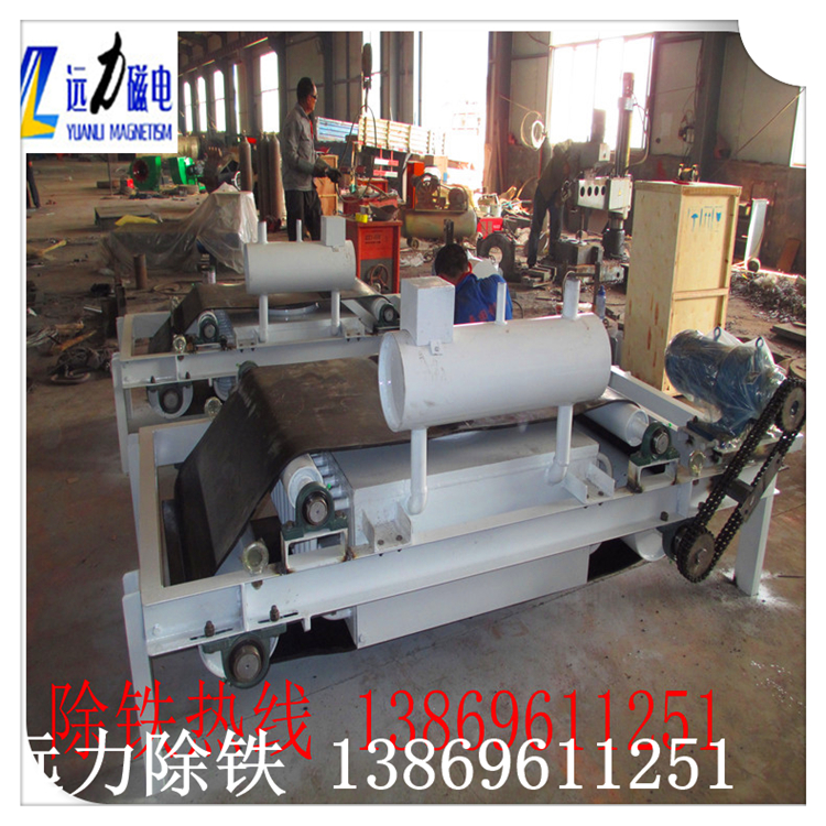 強迫油冷循環(huán)電磁除鐵器工作原理 ?油冷電磁除鐵器使用時,入口管和出口管分別與循環(huán)泵和散熱器連接.變壓器油通過入口管,上油通道和進油口進入油路的盤管,并在油底部向上運動,消除線圈內(nèi)產(chǎn)生的熱量,然后通過軛板返回油返回通道進入散熱器加熱,循環(huán)實現(xiàn)冷卻盤管的目的. ?油冷電磁除鐵器由于采用內(nèi)循環(huán)結構,簡化了外循環(huán)管道,減少了焊點泄漏的發(fā)生,保證了鐵的正常工作,提高了除鐵效率.同時,內(nèi)循環(huán)結構使油循環(huán)更均勻合理,有效降低了隔膜的溫度,保證了溫度升至40℃以下,提高了隔膜的性能,使其性能更高比行業(yè)標準. ?另外,核心配備三維注油通道,當油芯可以消散時,使鐵的整體冷卻效果更好.結構簡單,設計合理,維護方便,在空白板中加入這樣的隔膜,在油冷的鐵路領先水平上,值得廣泛的普及應用.