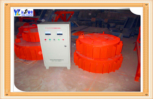 25000-30000高斯電磁除鐵器的發(fā)展方向  　　2.1.精細(xì)除鐵：由于原料在加工過程中難免混入一些細(xì)小鐵件,有時(shí)還混有少量鐵鈦質(zhì)礦物,要除去這部分較細(xì)的鐵雜質(zhì)就必須提高除鐵器的除鐵能力,向精細(xì)方向發(fā)展.  　　2.2.高磁場.高梯度：應(yīng)用更好的材料,使除鐵器磁場強(qiáng)度達(dá)到最佳,梯度越來越大.  　　2.3.節(jié)能方面：電磁除鐵器是靠通電產(chǎn)生電流產(chǎn)生磁場,在某些行業(yè)有不可替代的優(yōu)勢(shì)(如陶瓷廠),因此,節(jié)能降耗是電磁除鐵器的發(fā)展趨勢(shì).  　　2.4.控制自動(dòng)化：電磁除鐵器的控制系統(tǒng)常采用PLC控制,可提高可靠性.減少維護(hù)量,方便地與其他自動(dòng)控制系統(tǒng)聯(lián)網(wǎng).  　　2.5.開發(fā)大功率電磁除鐵器：研制新型電磁除鐵器電源,電源好壞是決定除鐵器性能的因素之一.好的電源具有功率因數(shù)高.易于控制.成本低.節(jié)能和易于與其他智能設(shè)備連接等優(yōu)點(diǎn).