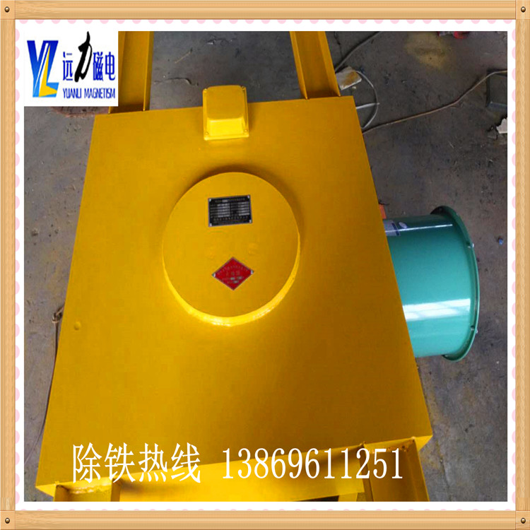 RCDA風(fēng)冷電磁除鐵器有什么回收價(jià)值,RCDA系列風(fēng)冷工懸掛式電磁除鐵器磁路采用計(jì)算機(jī)模擬設(shè)計(jì),透磁深度大.磁力強(qiáng).特殊的風(fēng)道設(shè)計(jì),軸流風(fēng)機(jī)強(qiáng)迫風(fēng)冷,風(fēng)量大,風(fēng)壓高,使線圈散熱快,溫升低,冷熱態(tài)磁場(chǎng)差異小.線圈經(jīng)特殊的浸漆絕緣及固化處理技術(shù),抗氧化,耐腐蝕,提高整機(jī)的絕緣性能,保障長期連續(xù)工作不老化
