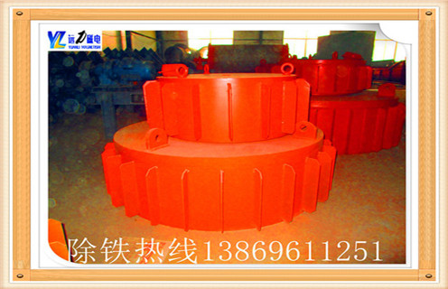 　1.除鐵器磁感應(yīng)強(qiáng)度確定的要求:  　　?1.1除鐵器的清洗自動(dòng)化程度要高,同時(shí)減少漿(粉)料和水的損耗,尤其是釉漿除鐵;在噴霧干燥塔中要求除鐵器有效流量要大,能適應(yīng)20t/h以上的漿處理量;   1.2結(jié)構(gòu)要簡單,容易維修保養(yǎng),體積盡可能小,使用安全可靠;漿(粉)料傳輸途徑中,要使用優(yōu)質(zhì)不銹鋼,防止產(chǎn)生二次鐵銹和其他雜質(zhì)污染.  1.3除鐵工藝應(yīng)注意根據(jù)鐵磁物質(zhì)對陶瓷制品的影響特點(diǎn),分析制品中鐵磁雜質(zhì)的來源與嚴(yán)重性,進(jìn)而采取恰當(dāng)?shù)奶幚泶胧?堵住雜質(zhì)源頭.