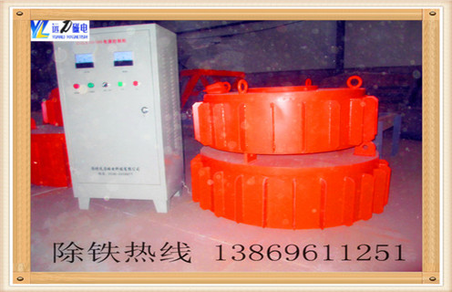 　　電磁除鐵器的技術(shù)特點及變頻控制柜是如何應(yīng)用的，今天遠力小編就與大家一起詳細介紹下： 　　一、電磁除鐵器的技術(shù)特點如下  　　1、電磁除鐵器磁路采用計算機模擬設(shè)計，透磁深度大，磁力強。  　　2、特殊的風(fēng)道設(shè)計，軸流風(fēng)機強迫風(fēng)冷，風(fēng)量大，風(fēng)壓高，使線圈散熱快，溫升低，冷熱態(tài)磁場差異小。  　　3、電磁除鐵器線圈經(jīng)特殊的浸漆絕緣及固化處理技術(shù)，抗氧化，耐腐蝕，懸掛式電磁除鐵器提高整機的絕緣性能，保障長期連續(xù)工作不老化。
